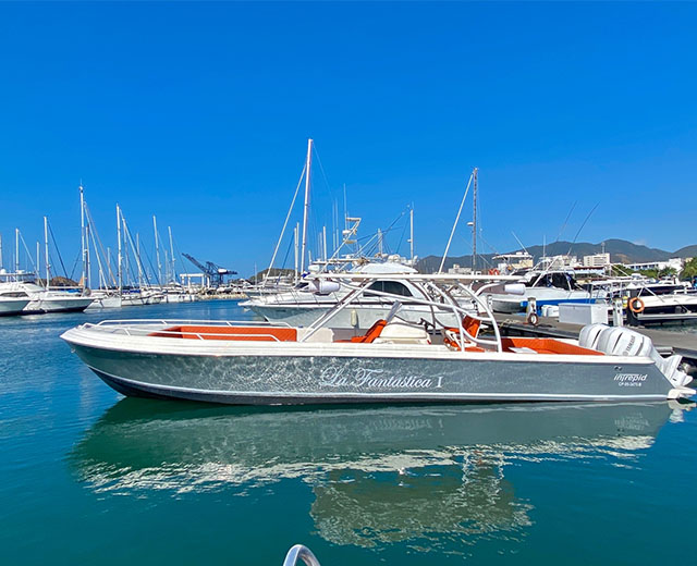 lancha la fantastica en la marina internacional de santa marta