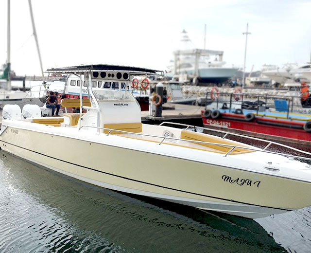 lancha maju en la marina de Santa Marta