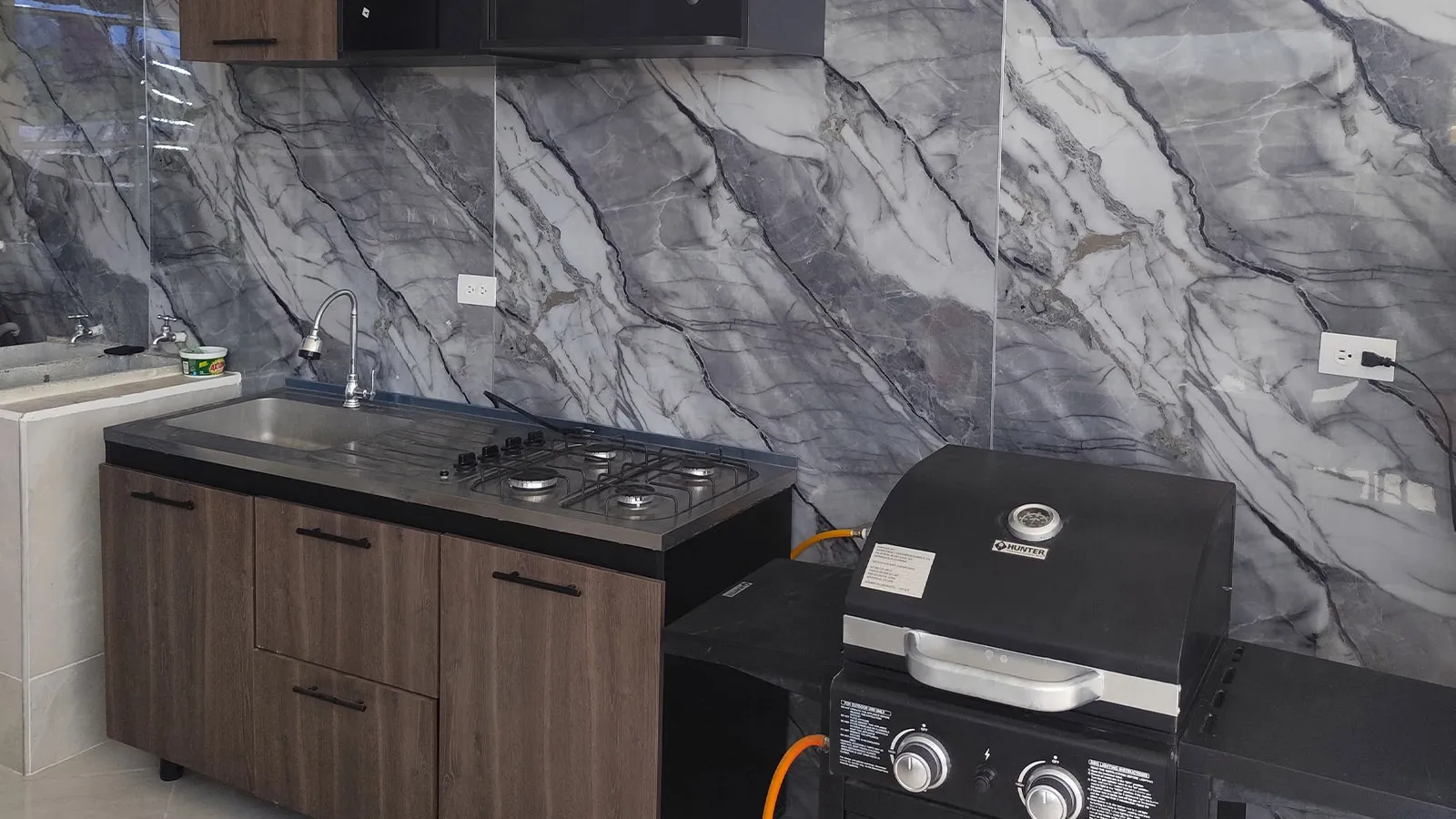cabaña en santa marta con asador, cocina y lavaplatos
